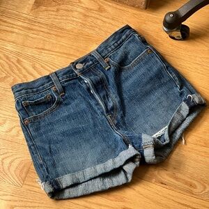 🦋 Levi’s Classic White Oak Blue Denim Shorts